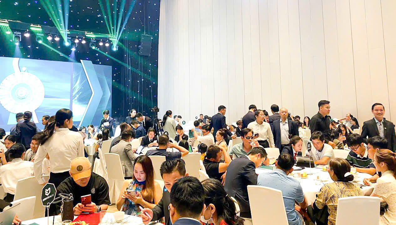 Lãi suất tăng mạnh, người mua nhà lao đao