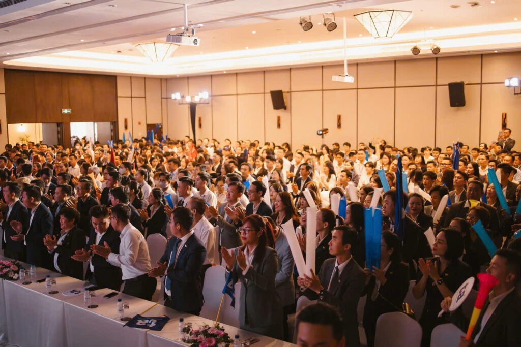 Rầm rộ kick off, mở bán dự án.