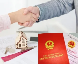 Mua bán đất có công chứng nhưng người bán trây ỳ sang tên sổ đỏ, phải làm sao?